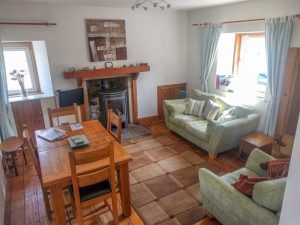 Seatown Cottage lounge and dining area